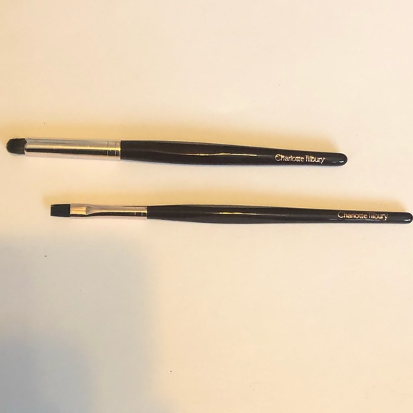 Charlotte Tilbury 2 makeup brushes ( USED AND CLEANED)